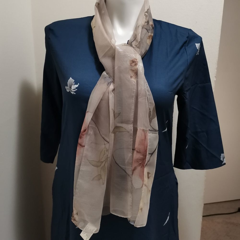 3-Accessory Street Scarves.